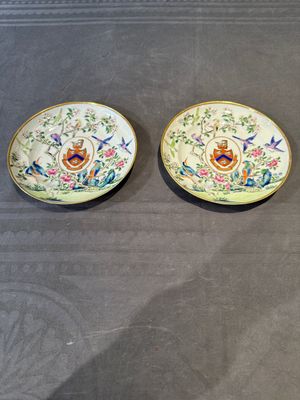 A pair of rare Chinese Canton famille rose armorial plates with the arms of Wight, ca. 1810 — photo 1