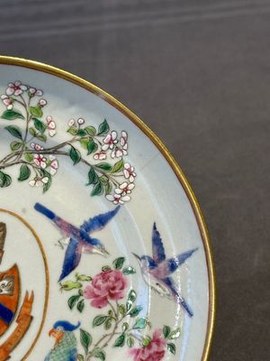 A pair of rare Chinese Canton famille rose armorial plates with the arms of Wight, ca. 1810 — photo 16