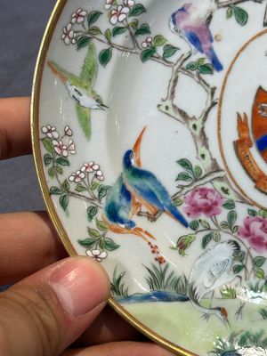A pair of rare Chinese Canton famille rose armorial plates with the arms of Wight, ca. 1810 — photo 6