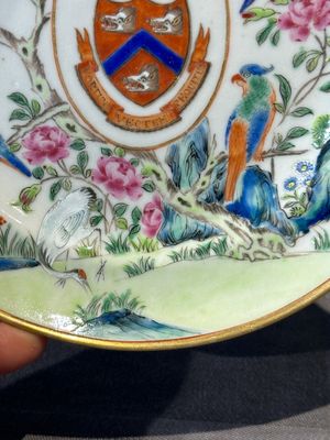 A pair of rare Chinese Canton famille rose armorial plates with the arms of Wight, ca. 1810 — photo 7