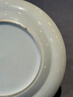 A pair of rare Chinese Canton famille rose armorial plates with the arms of Wight, ca. 1810 — photo 10
