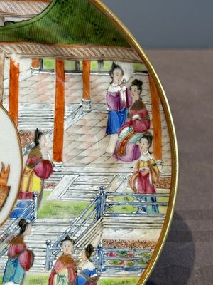 A pair of rare Chinese Canton famille rose armorial plates with the arms of Wight, ca. 1810 — photo 14