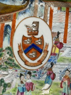 A pair of rare Chinese Canton famille rose armorial plates with the arms of Wight, ca. 1810 — photo 15