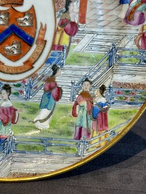 A pair of rare Chinese Canton famille rose armorial plates with the arms of Wight, ca. 1810 — photo 16