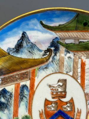 A pair of rare Chinese Canton famille rose armorial plates with the arms of Wight, ca. 1810 — photo 20