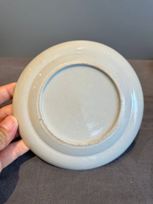 A pair of rare Chinese Canton famille rose armorial plates with the arms of Wight, ca. 1810 — photo 21