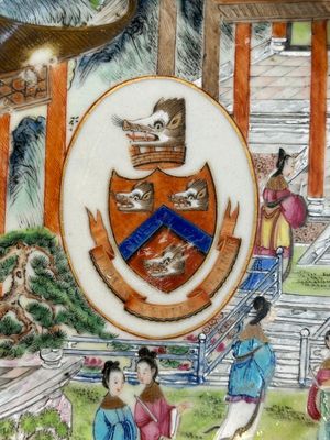A pair of rare Chinese Canton famille rose armorial plates with the arms of Wight, ca. 1810 — photo 3