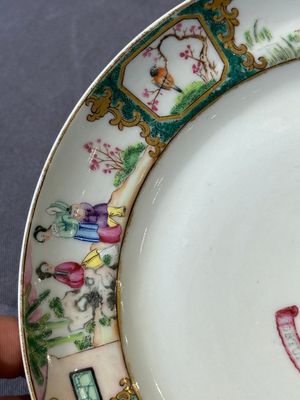 A pair of rare Chinese Canton famille rose armorial plates with the arms of Wight, ca. 1810 — photo 15