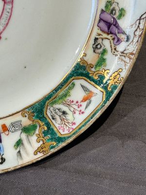 A pair of rare Chinese Canton famille rose armorial plates with the arms of Wight, ca. 1810 — photo 18
