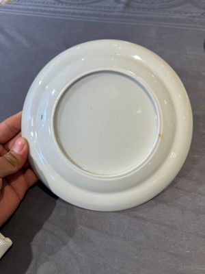 A pair of rare Chinese Canton famille rose armorial plates with the arms of Wight, ca. 1810 — photo 19