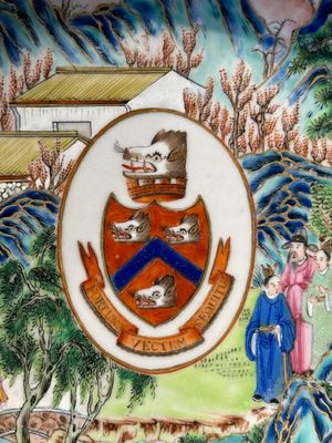A pair of rare Chinese Canton famille rose armorial soup plates with the arms of Wight, ca. 1810 — 照片 12