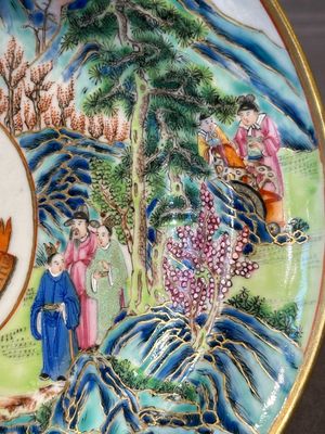 A pair of rare Chinese Canton famille rose armorial soup plates with the arms of Wight, ca. 1810 — 照片 13