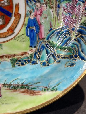 A pair of rare Chinese Canton famille rose armorial soup plates with the arms of Wight, ca. 1810 — 照片 14