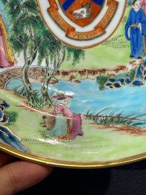 A pair of rare Chinese Canton famille rose armorial soup plates with the arms of Wight, ca. 1810 — 照片 15