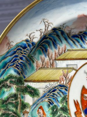 A pair of rare Chinese Canton famille rose armorial soup plates with the arms of Wight, ca. 1810 — 照片 17