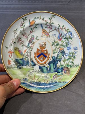 A pair of rare Chinese Canton famille rose armorial soup plates with the arms of Wight, ca. 1810 — 照片 19