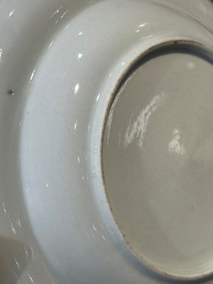 A pair of rare Chinese Canton famille rose armorial soup plates with the arms of Wight, ca. 1810 — 照片 27