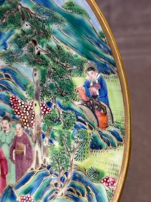 A pair of rare Chinese Canton famille rose armorial soup plates with the arms of Wight, ca. 1810 — 照片 6