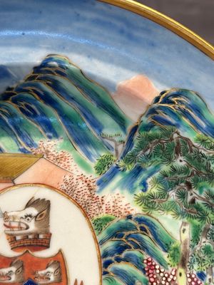 A pair of rare Chinese Canton famille rose armorial soup plates with the arms of Wight, ca. 1810 — 照片 7