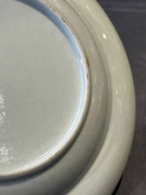A pair of rare Chinese Canton famille rose armorial soup plates with the arms of Wight, ca. 1810 — 照片 10