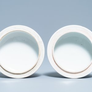 A pair of rare Chinese export porcelain urns and covers, Qianlong — 照片 8