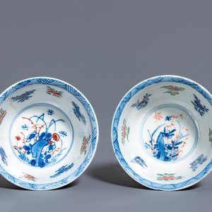 A pair of rare Chinese famille noire cups and saucers, Kangxi — 照片 8