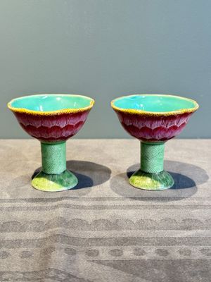A pair of rare Chinese famille rose lotus-shaped stem cups, Yongzheng — photo 1