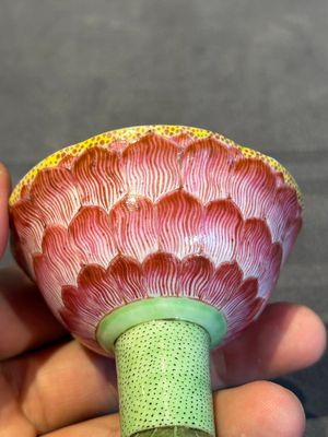 A pair of rare Chinese famille rose lotus-shaped stem cups, Yongzheng — photo 13