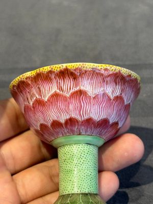 A pair of rare Chinese famille rose lotus-shaped stem cups, Yongzheng — photo 15