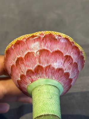 A pair of rare Chinese famille rose lotus-shaped stem cups, Yongzheng — photo 7