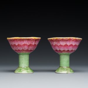 A pair of rare Chinese famille rose lotus-shaped stem cups, Yongzheng — 照片 4