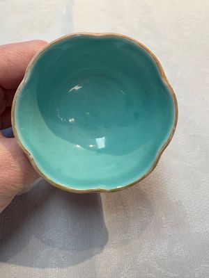 A pair of rare Chinese famille rose lotus-shaped stem cups, Yongzheng — foto 11
