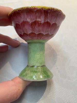 A pair of rare Chinese famille rose lotus-shaped stem cups, Yongzheng — foto 7