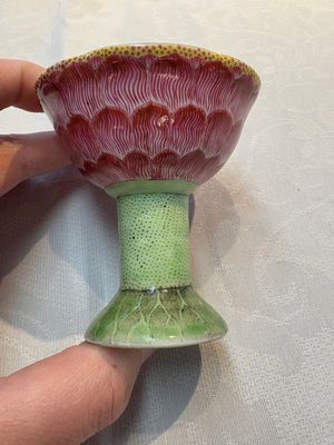 A pair of rare Chinese famille rose lotus-shaped stem cups, Yongzheng — foto 8