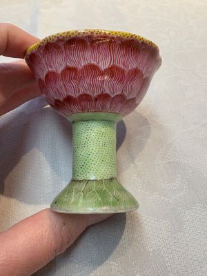 A pair of rare Chinese famille rose lotus-shaped stem cups, Yongzheng — foto 10