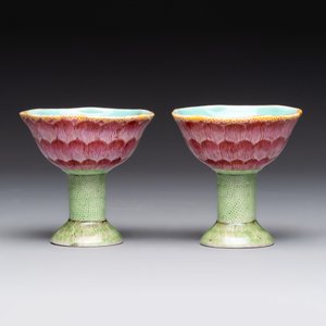 A pair of rare Chinese famille rose lotus-shaped stem cups, Yongzheng — foto 6
