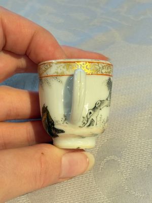 A pair of rare Chinese gilt- and silver-decorated grisaille and iron-red miniature 'Horse' cups, Yongzheng/Qianlong — foto 12