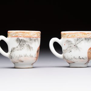 A pair of rare Chinese gilt- and silver-decorated grisaille and iron-red miniature 'Horse' cups, Yongzheng/Qianlong — foto 4