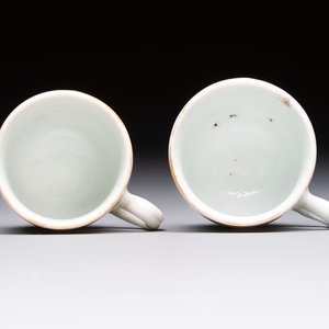 A pair of rare Chinese gilt- and silver-decorated grisaille and iron-red miniature 'Horse' cups, Yongzheng/Qianlong — foto 6