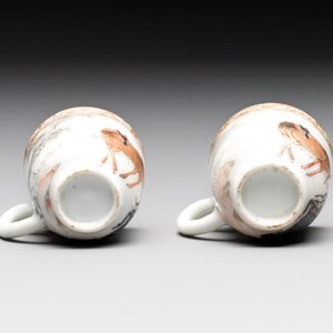 A pair of rare Chinese gilt-decorated grisaille and iron-red miniature 'horse' cups, Yongzheng/Qianlong — photo 6