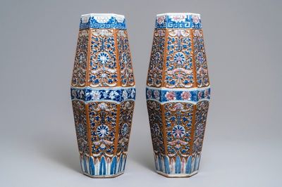 A pair of rare Chinese hexagonal brown-ground blue, white and underglaze red vases, 19th C.