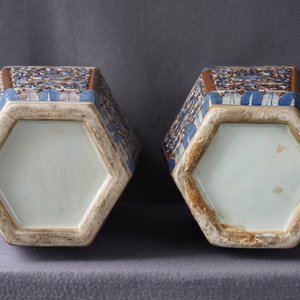 A pair of rare Chinese hexagonal brown-ground blue, white and underglaze red vases, 19th C. — photo 15