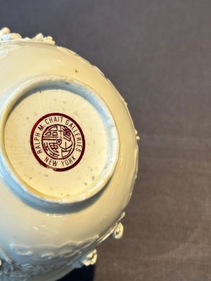 A pair of rare Chinese reticulated white-glazed biscuit 'Eight Immortals and Shoulao' bowls, Wanli — foto 18