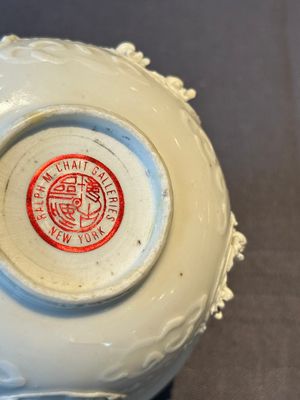 A pair of rare Chinese reticulated white-glazed biscuit 'Eight Immortals and Shoulao' bowls, Wanli — foto 27