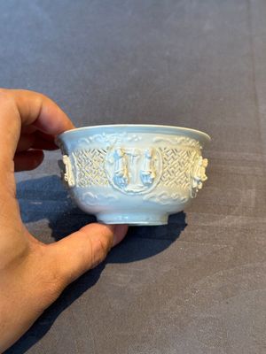A pair of rare Chinese reticulated white-glazed biscuit 'Eight Immortals and Shoulao' bowls, Wanli — foto 8