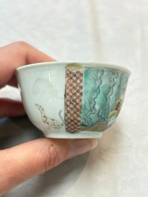 A pair of rare Chinese rose-grisaille cups and saucers after 'Actors of the Comédie-Française' by Watteau, Yongzheng/Qianlong — photo 12
