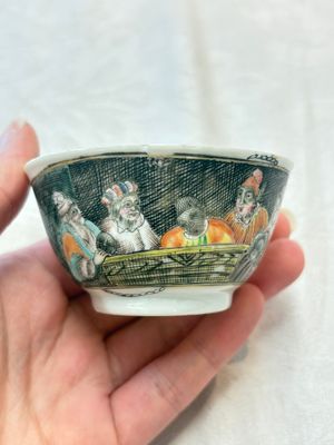 A pair of rare Chinese rose-grisaille cups and saucers after 'Actors of the Comédie-Française' by Watteau, Yongzheng/Qianlong — photo 19