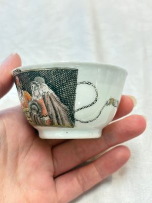 A pair of rare Chinese rose-grisaille cups and saucers after 'Actors of the Comédie-Française' by Watteau, Yongzheng/Qianlong — photo 20
