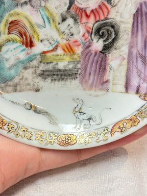 A pair of rare Chinese rose-grisaille cups and saucers after 'Actors of the Comédie-Française' by Watteau, Yongzheng/Qianlong — photo 3