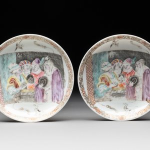 A pair of rare Chinese rose-grisaille cups and saucers after 'Actors of the Comédie-Française' by Watteau, Yongzheng/Qianlong — photo 2